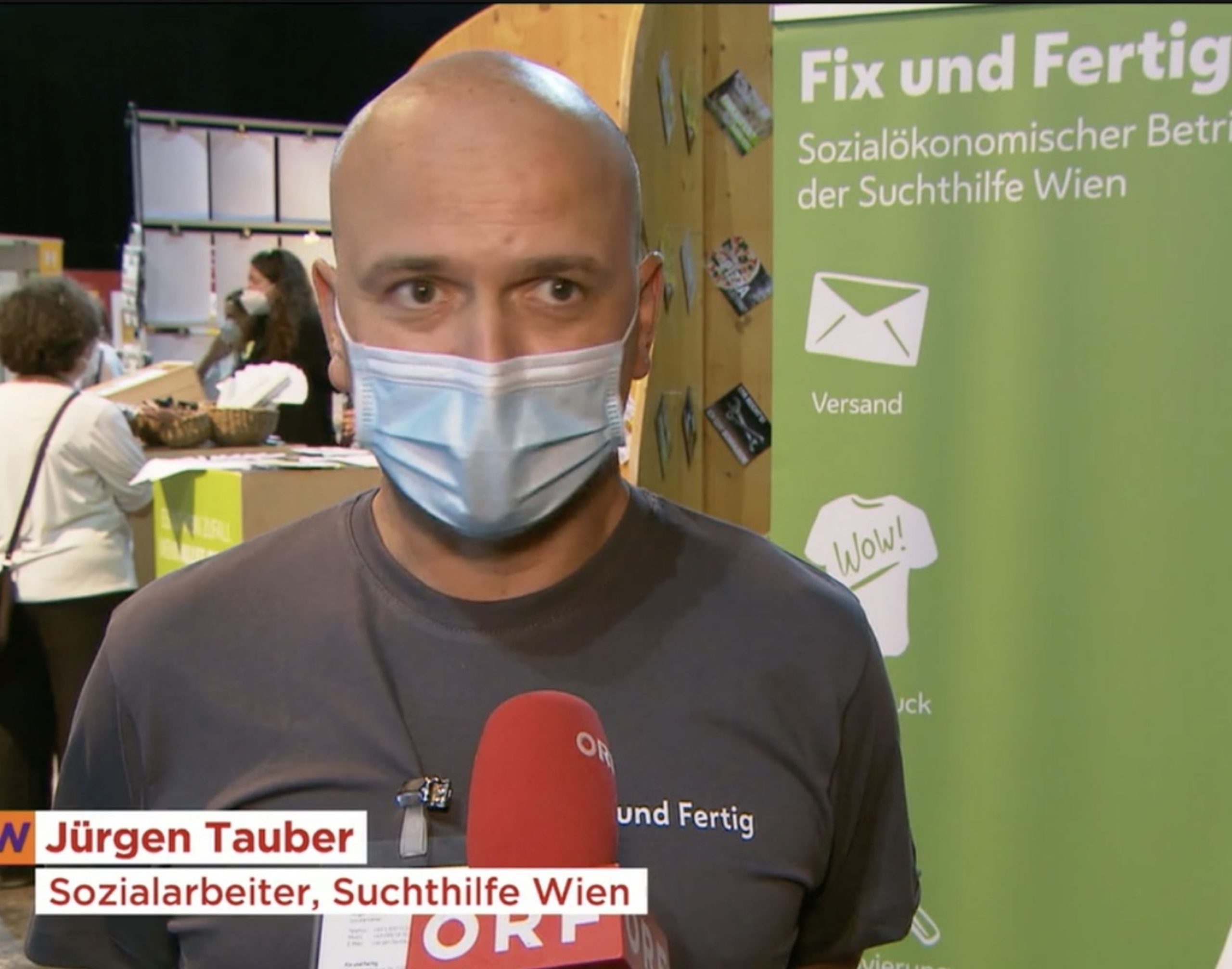 Screenshot: Sendung "Wien heute" am 13.09.2021 – Jürgen Tauber, Sozialarbeiter, während des Interviews